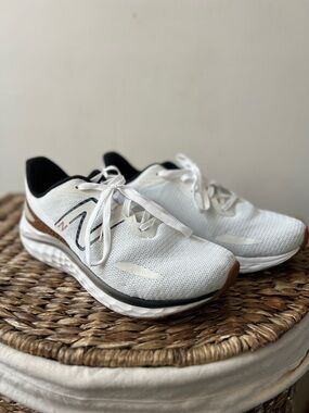 New Balance women’s 11 W EUC cute cheetah print detail